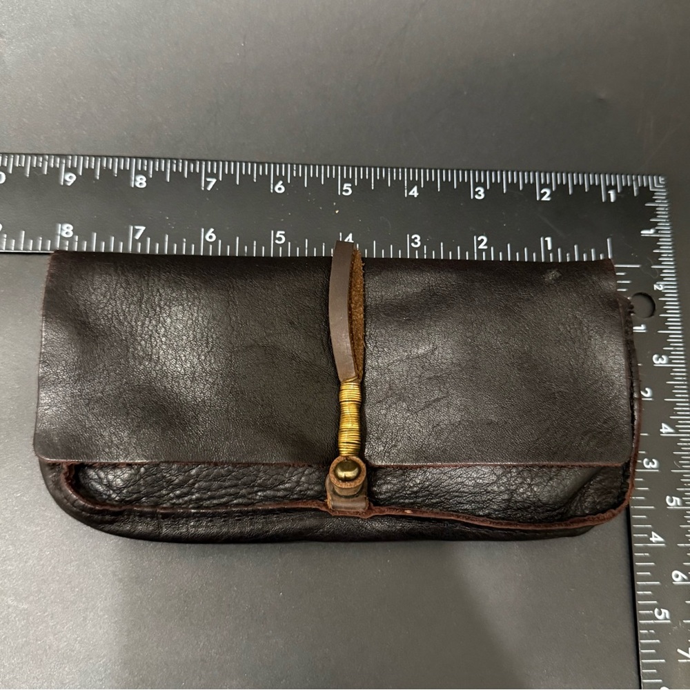 Handcrafted JO Dark Brown Leather with Brass-Wrapped Clasp Clutch/Crossbody Bag - Picture 14 of 15